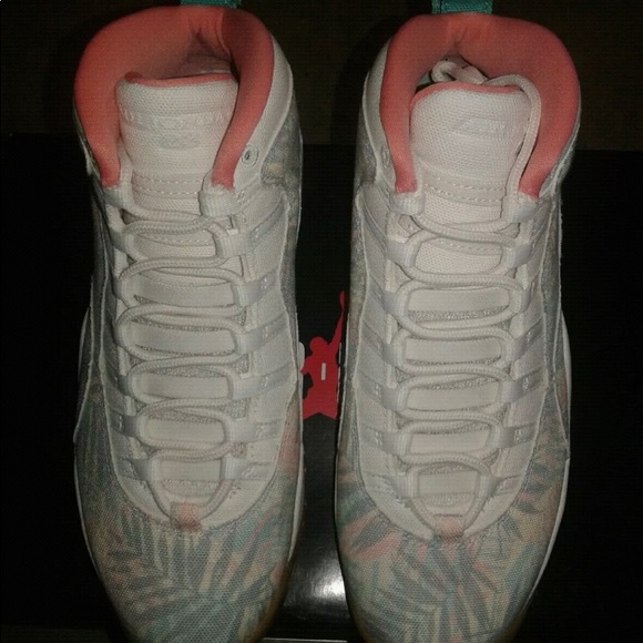 Retro10 - Picture 1 of 3